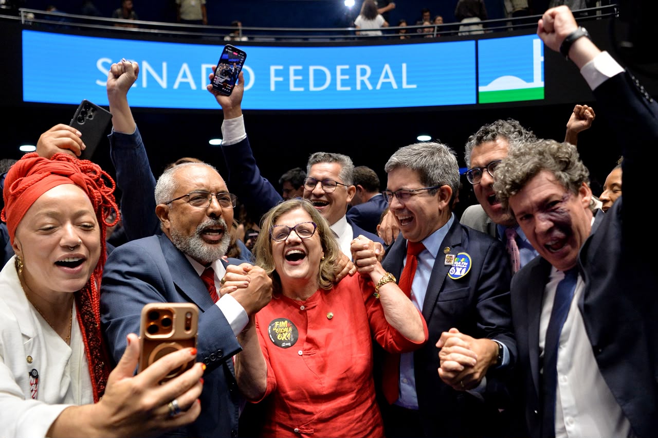 Com apenas um voto contrário, Senado aprova fim da escala 6×1