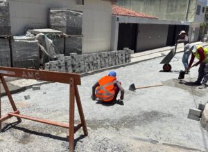 Prefeitura de Caruaru amplia pavimentação em bairros e chega a mais de 550 ruas pavimentadas