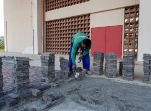 Prefeitura de Caruaru promove melhorias urbanas com reaproveitamento de materiais