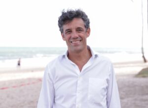 Daniel Coelho e outros três secretários reassumem pastas no Estado
