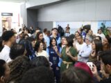  Priscila Krause acompanha embarque de estudantes pernambucanos para a Inglaterra