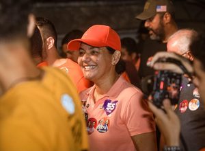 Viviane Facundes realiza caminhada em Gravatá com presença de Raquel Lyra