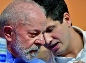 João Campos vai a Brasília para reunião da campanha de Lula para o segundo turno