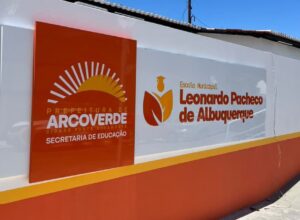 Zeca retoma inaugurações em Arcoverde com entrega de escola requalificada