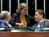 Teresa reúne assinaturas para acelerar votação do fim da escala 6×1