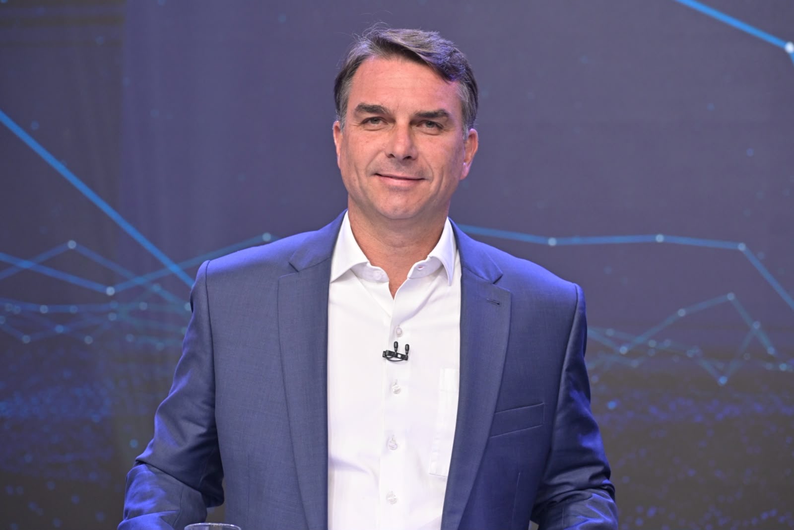 Flávio Bolsonaro promete parceria com Raquel Lyra caso seja eleito presidente