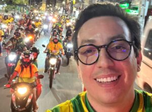 Raffiê lidera carreata de Flávio e anuncia “Bloquinho do 22” em Caruaru