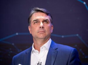 Flávio Bolsonaro estaria a caminho dos Estados Unidos, diz Reuters