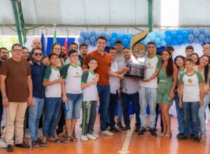 Prefeitura de Caruaru entrega troféus às escolas campeãs dos Jogos Escolares 2026