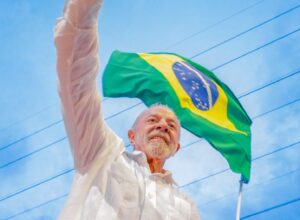 Coluna da sexta: medidas de prefeitos e governadores podem favorecer Lula