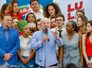 Lula chama bancada à luta pelo fim da 6×1 e pela PEC da Segurança