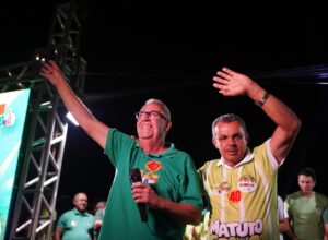 Álvaro Porto reforça apoio a João Campos em último comício em Lajedo