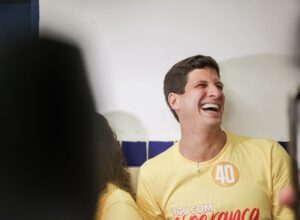 João Campos destaca “gratidão e esperança” após votar no Recife
