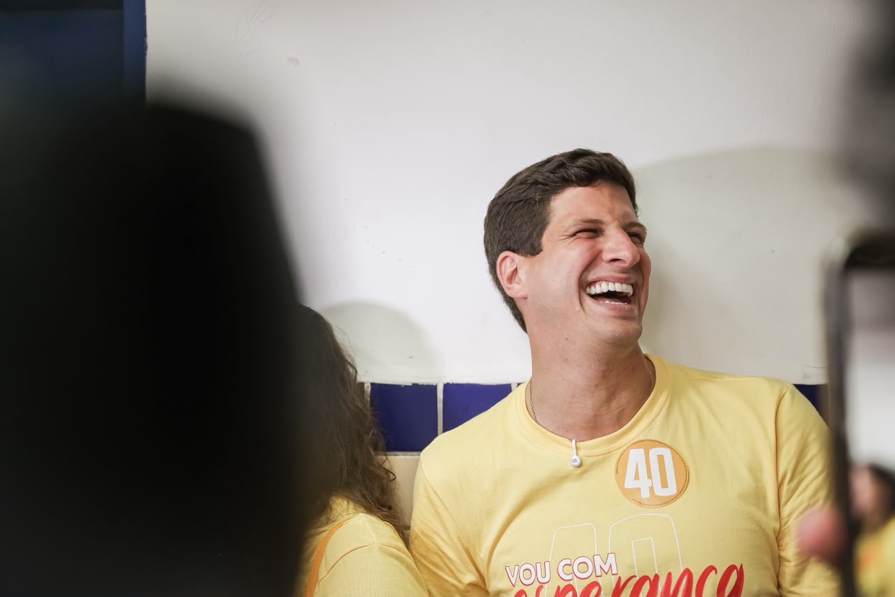 João Campos destaca “gratidão e esperança” após votar no Recife